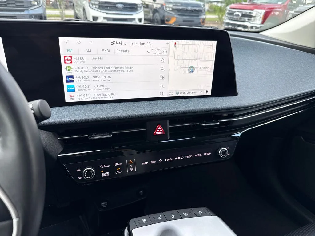 Certified Used 2023 Black Kia Wind image 18