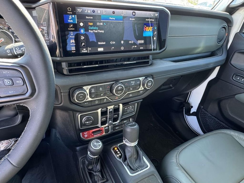 Used 2025 White Jeep Mojave image 3