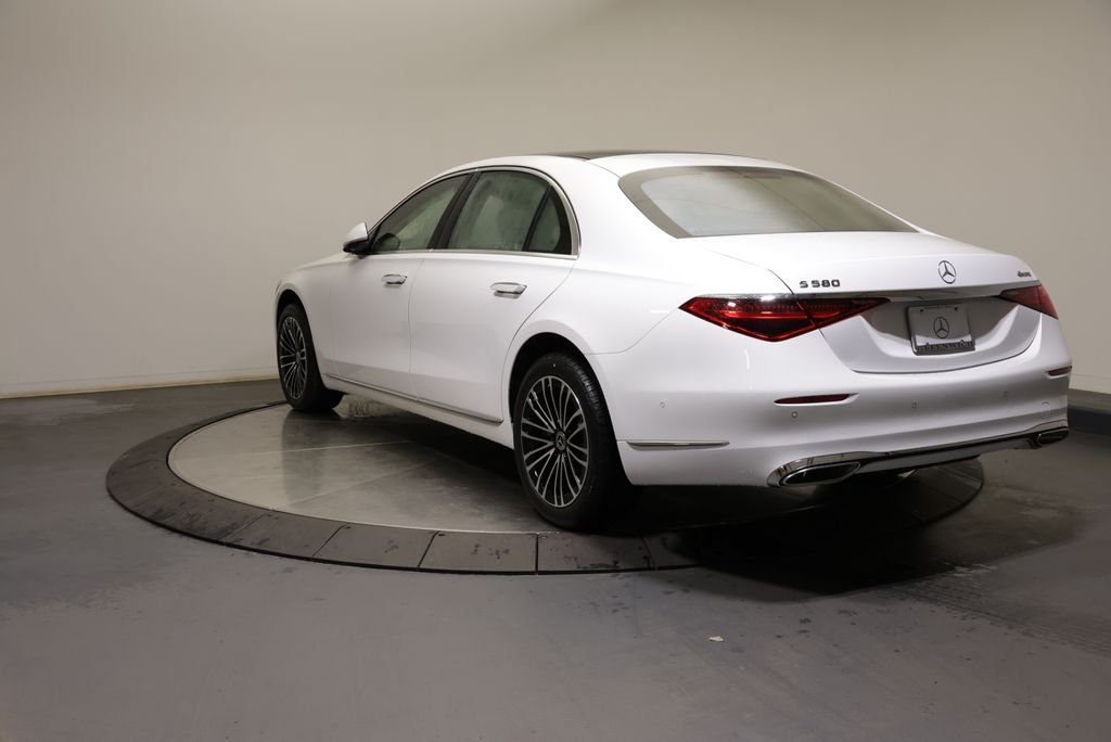 New 2026 MANUFAKTUR Moonlight White Metallic Mercedes-Benz S 580 image 5