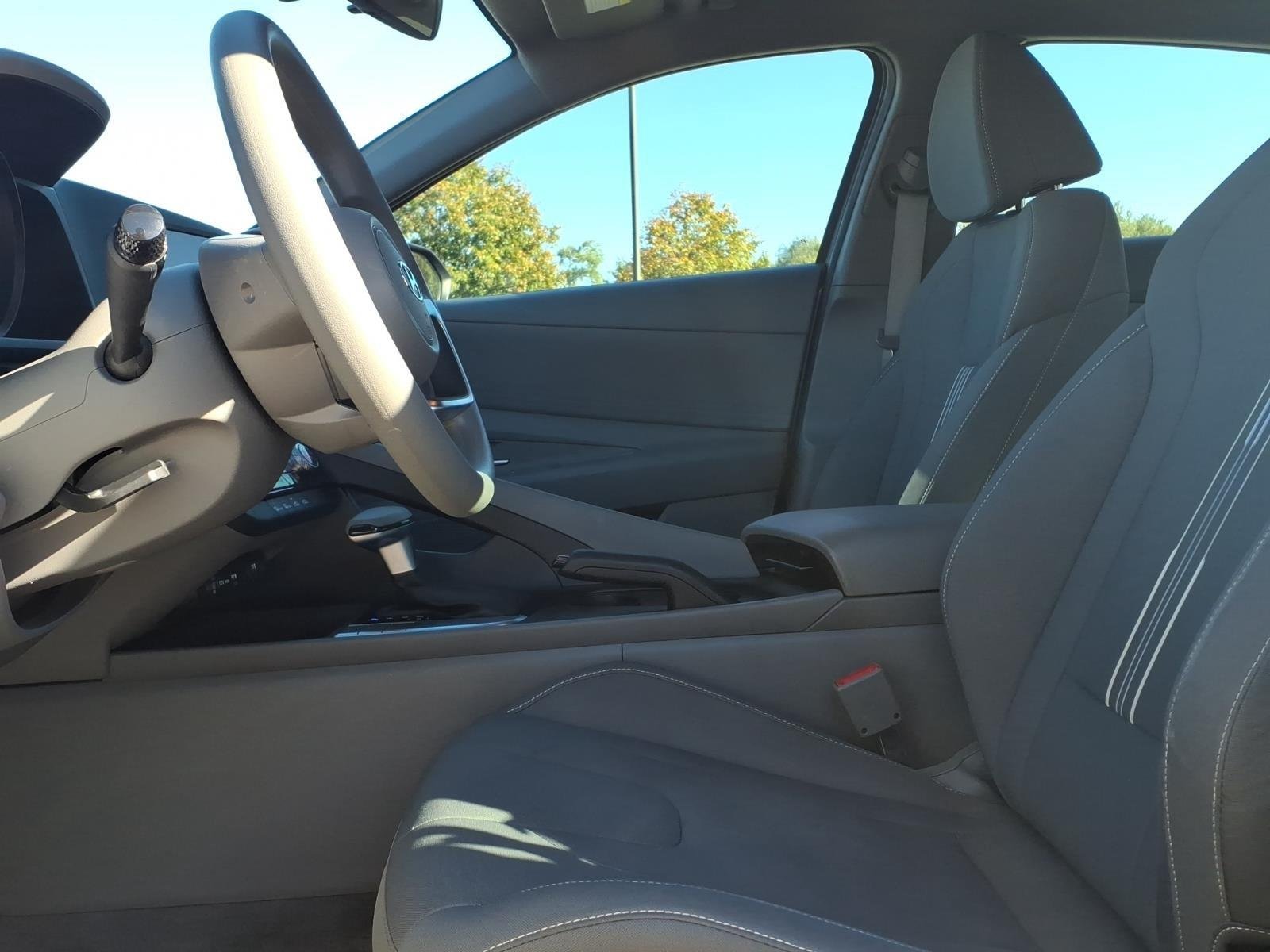 Certified Used 2023 Fluid Metal Hyundai SEL image 19