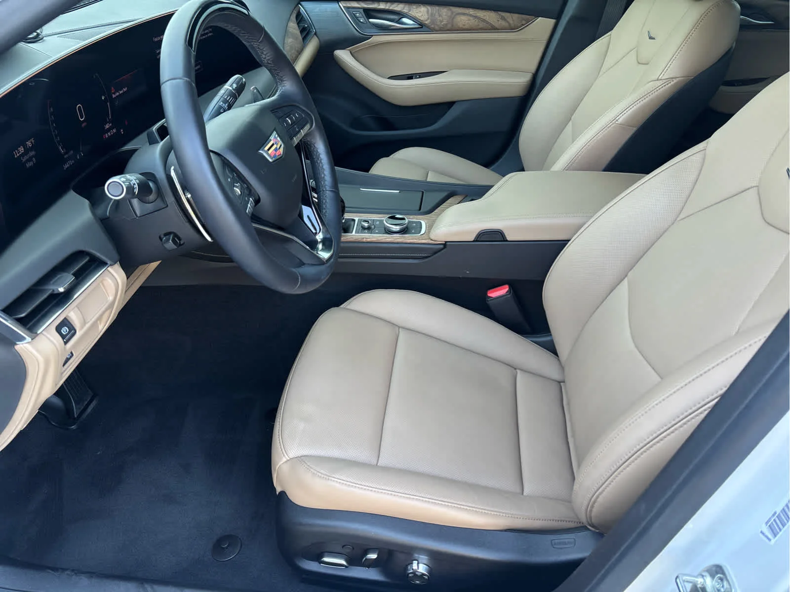 Certified Used 2025 Crystal White Tricoat Cadillac Premium Luxury image 11