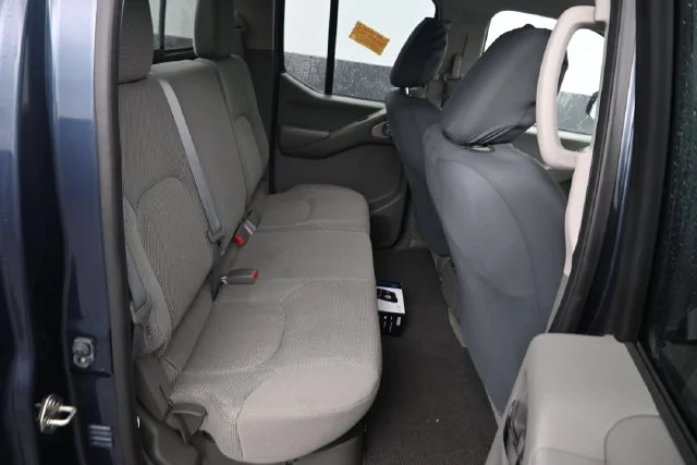 Used 2017 Arctic Blue Metallic Nissan SV image 6