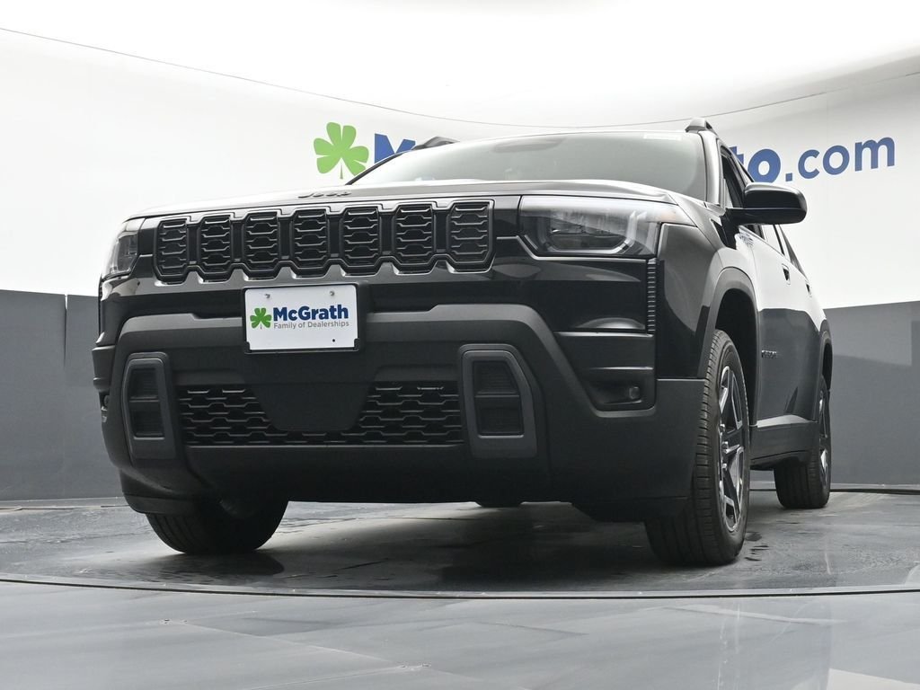 New 2026 Diamond Black Crystal Pearlcoat Jeep Laredo image 6