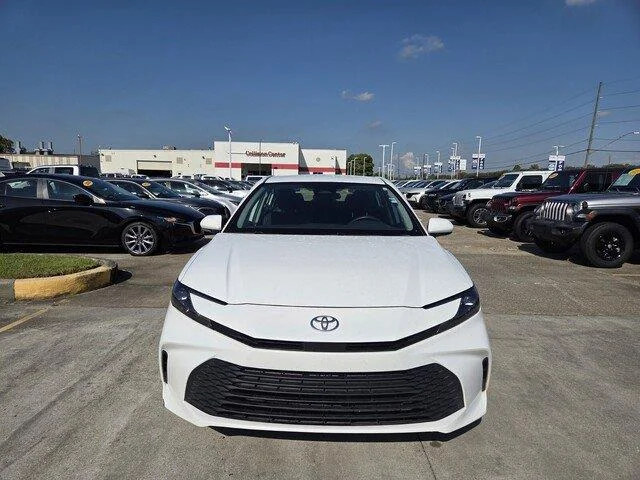 Used 2025 WHITE Toyota LE image 8