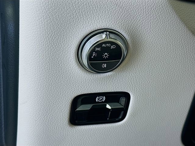 New 2026 Polar White Mercedes-Benz GLC 300 image 41