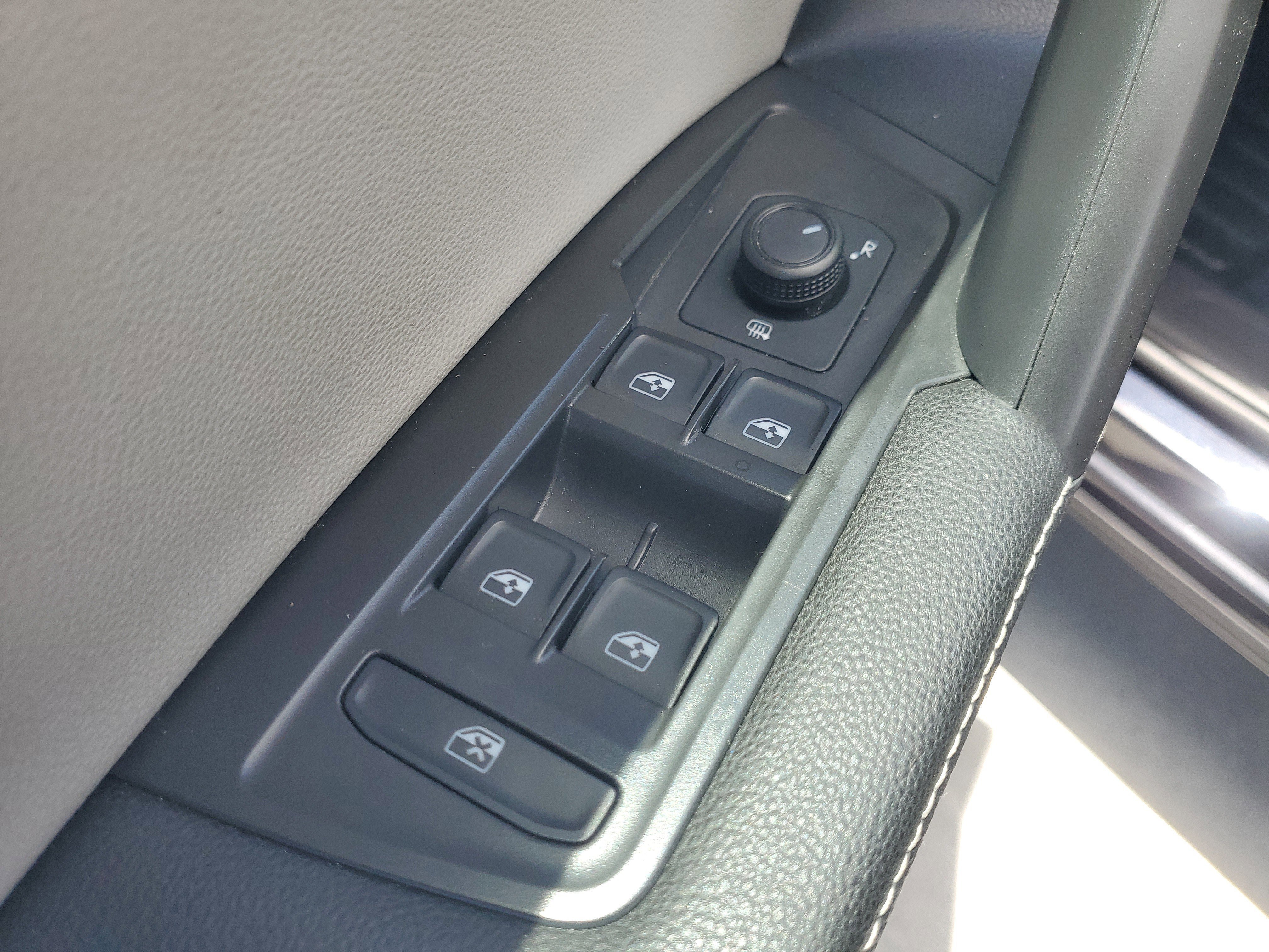 Used 2023 Deep Black Pearl Volkswagen S image 18