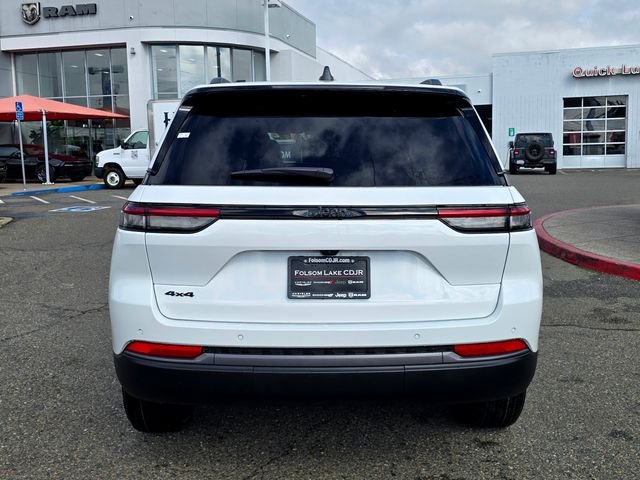 New 2026 Bright White Clear-Coat Exterior Paint Jeep Altitude image 5