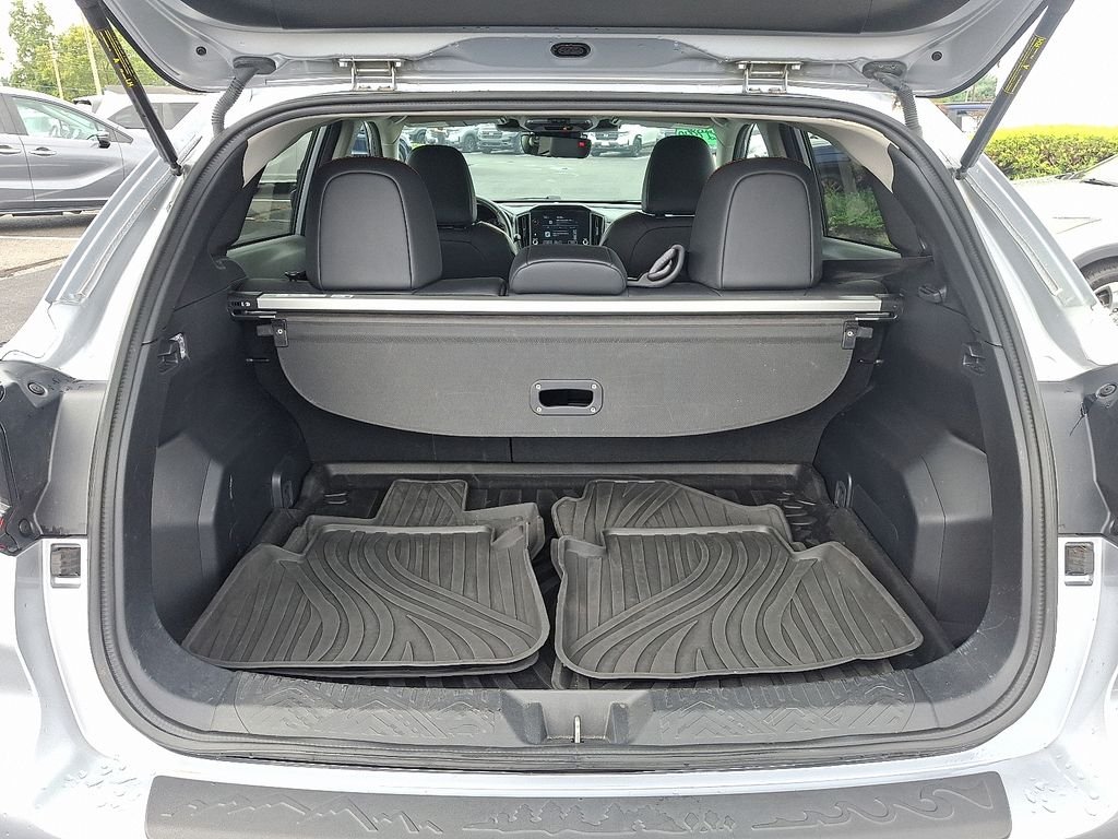 Used 2024 Ice Silver Metallic Subaru Limited image 29