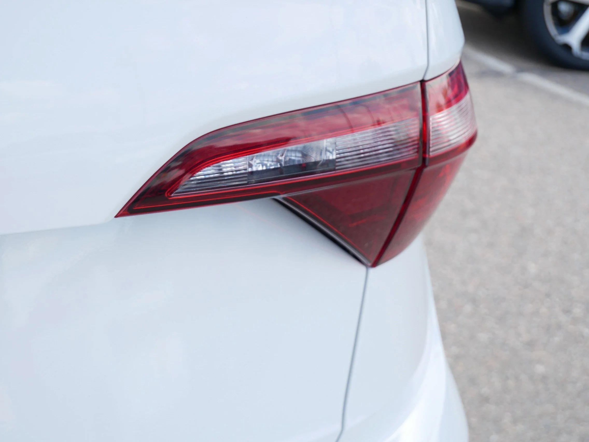 Certified Used 2021 Pure White Volkswagen SEL Premium image 17
