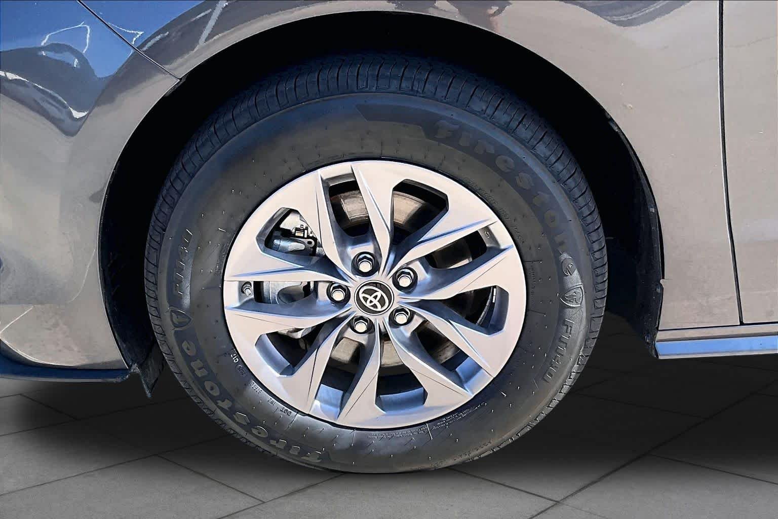 Used 2025 MAGNETIC GRAY METALLIC Toyota XLE Autono-MaaS image 11