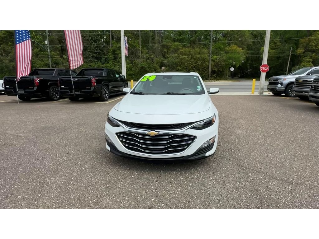 Used 2024 Summit White Chevrolet 1LT image 7