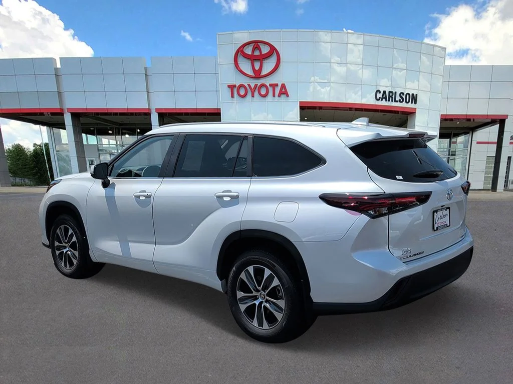 Certified 2025 Toyota Highlander XLE with VIN 5TDKDRBH9SS592518 for sale in Minneapolis, Minnesota