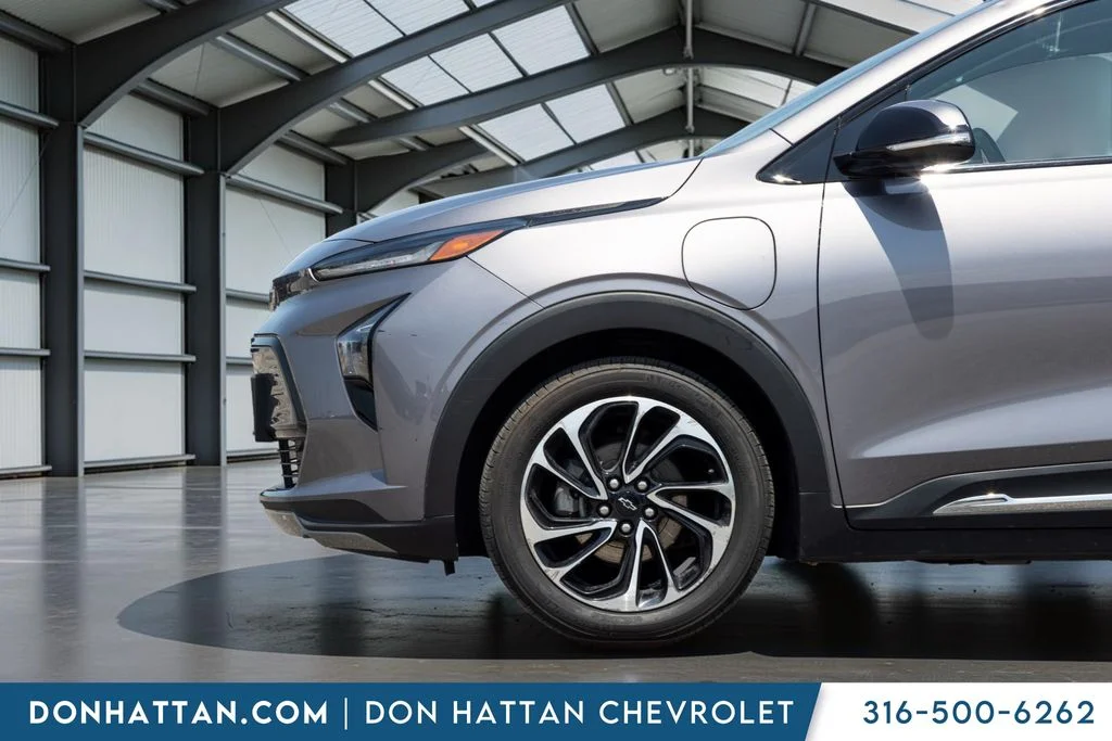 Used 2023 Gray Chevrolet Premier image 29