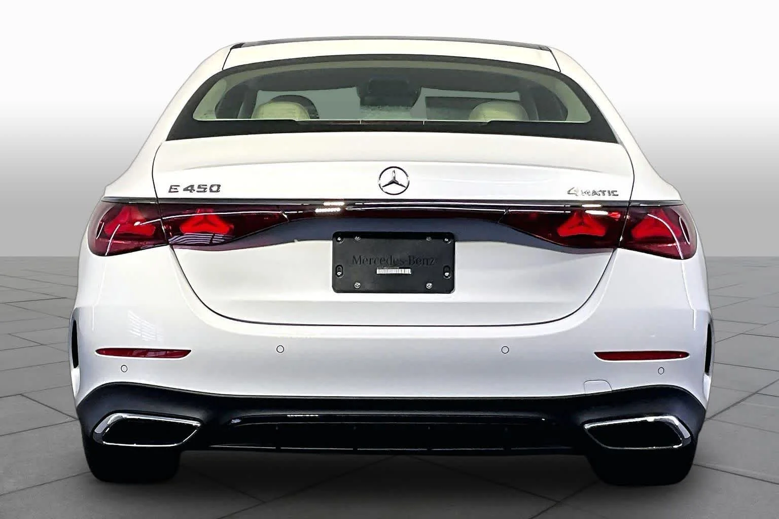 New 2027 MANUFAKTUR Moonlight White Metallic Mercedes-Benz E 450 image 4