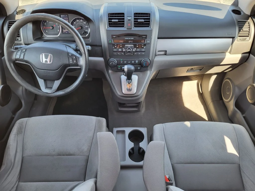 Used 2011 Alabaster Silver Metallic Honda SE image 22