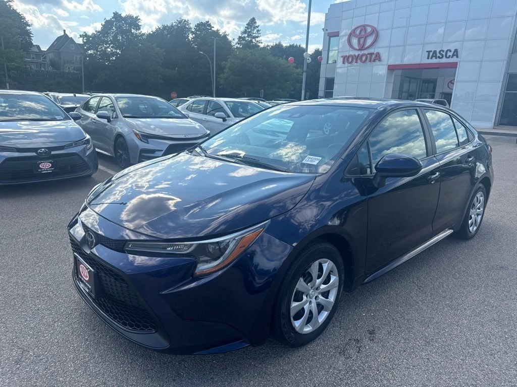 Used 2021  Toyota LE image 2