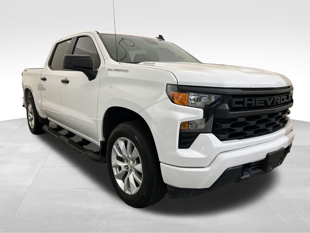Used 2024 White Chevrolet Custom image 9