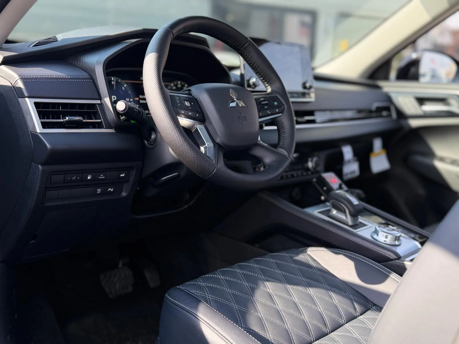 2025 Mitsubishi Outlander Plug-in Hybrid SEL - Photo 16