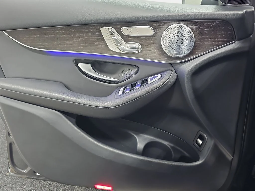 Used 2020  Mercedes-Benz GLC 300 image 29