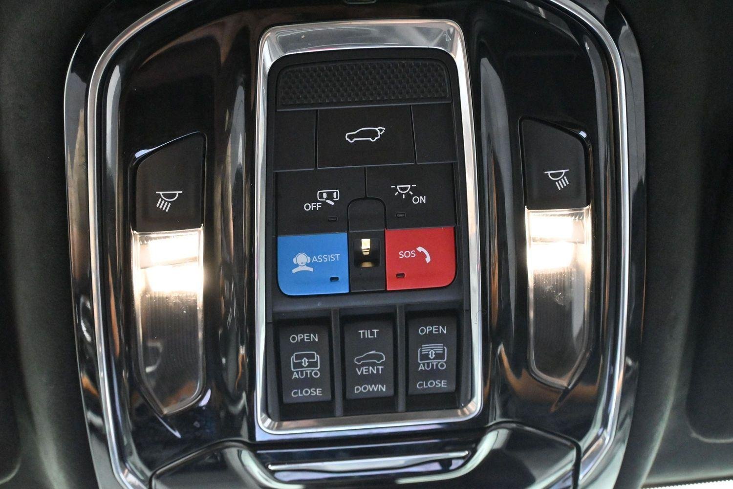 Used 2023 Silver Zynith Jeep Summit Reserve image 31