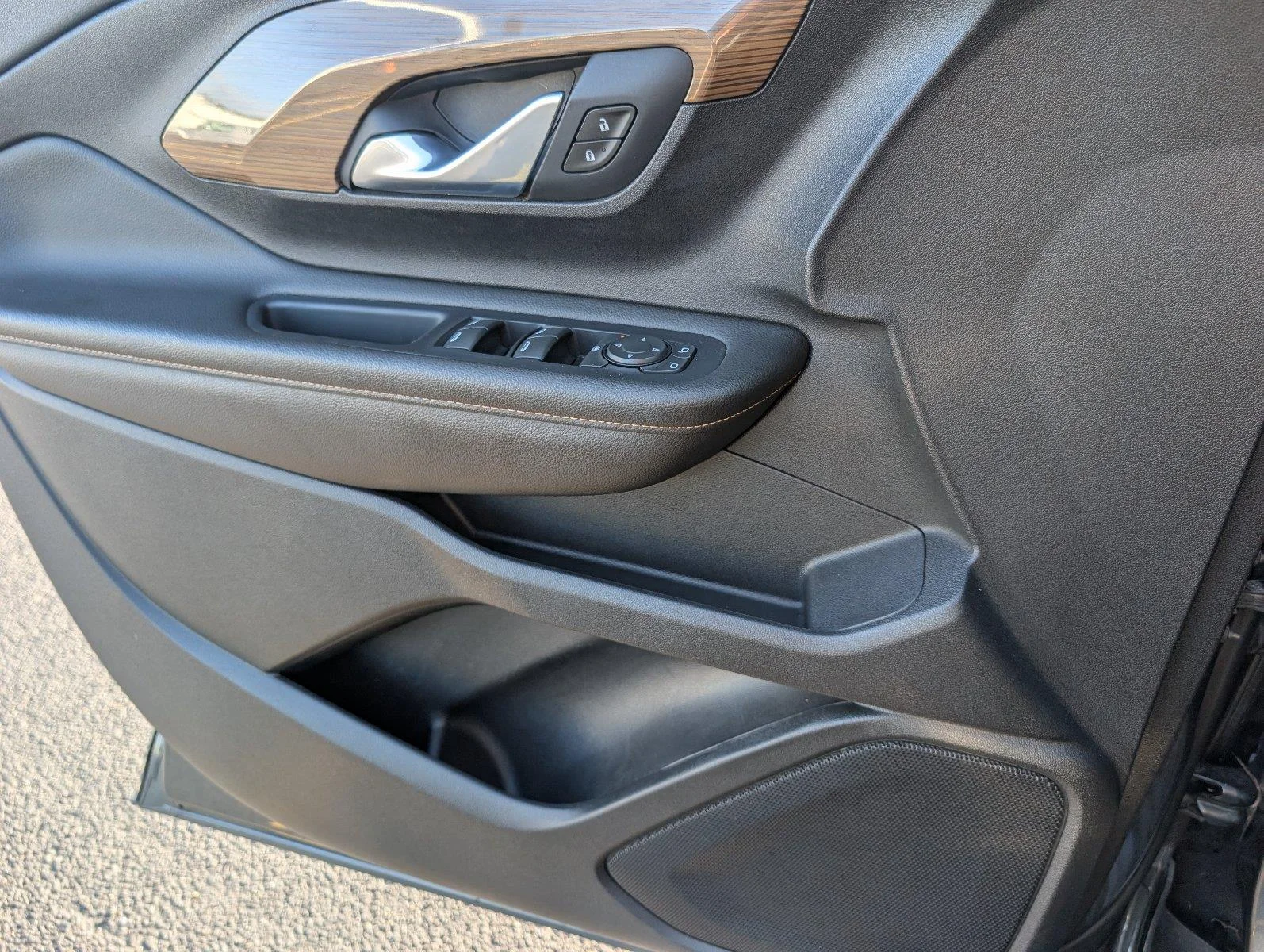 Used 2020 GRAPHITE GRAY METALLIC GMC SLE image 19