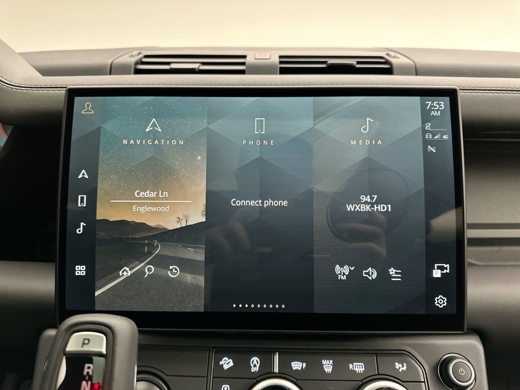 New 2026 Woolstone Green Land Rover X-Dynamic SE image 14