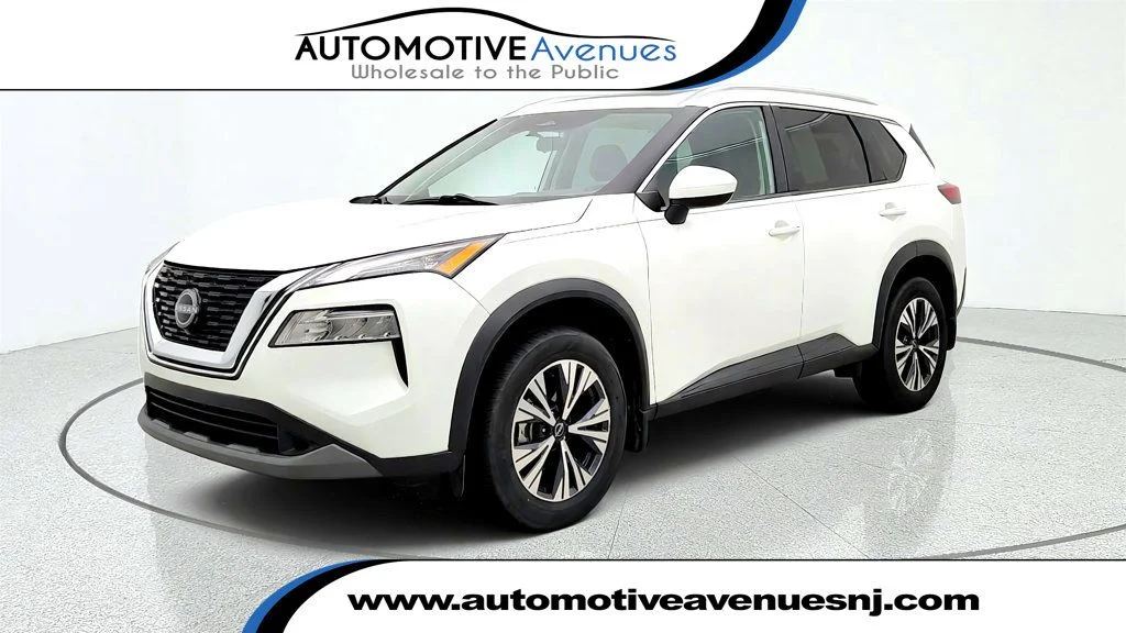 Used 2023 Pearl White Tricoat Nissan FWD SV image 1