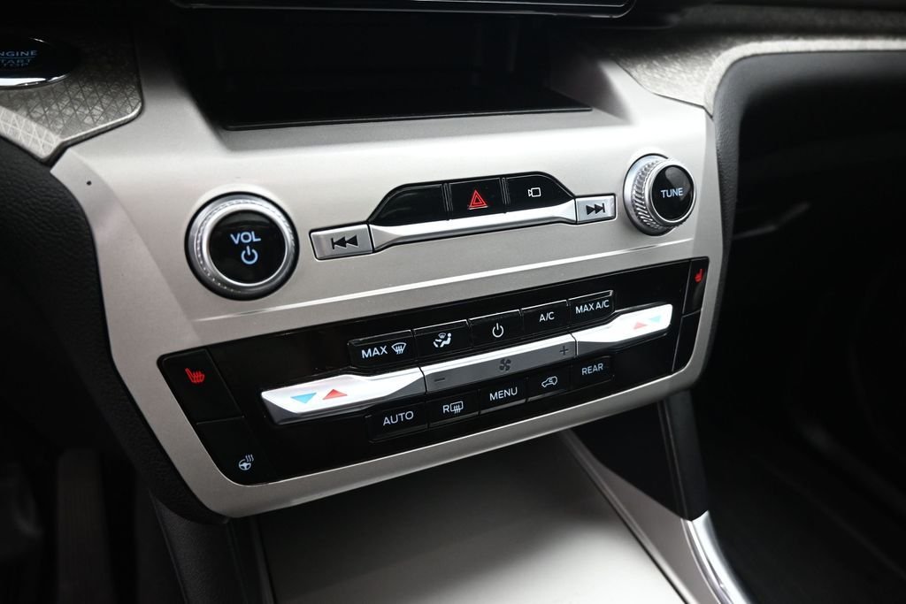 Used 2022 White Ford Timberline image 25