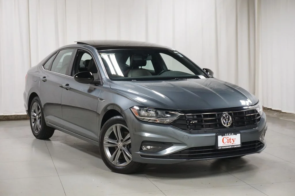Used 2019 Platinum Gray Metallic Volkswagen R-Line image 3