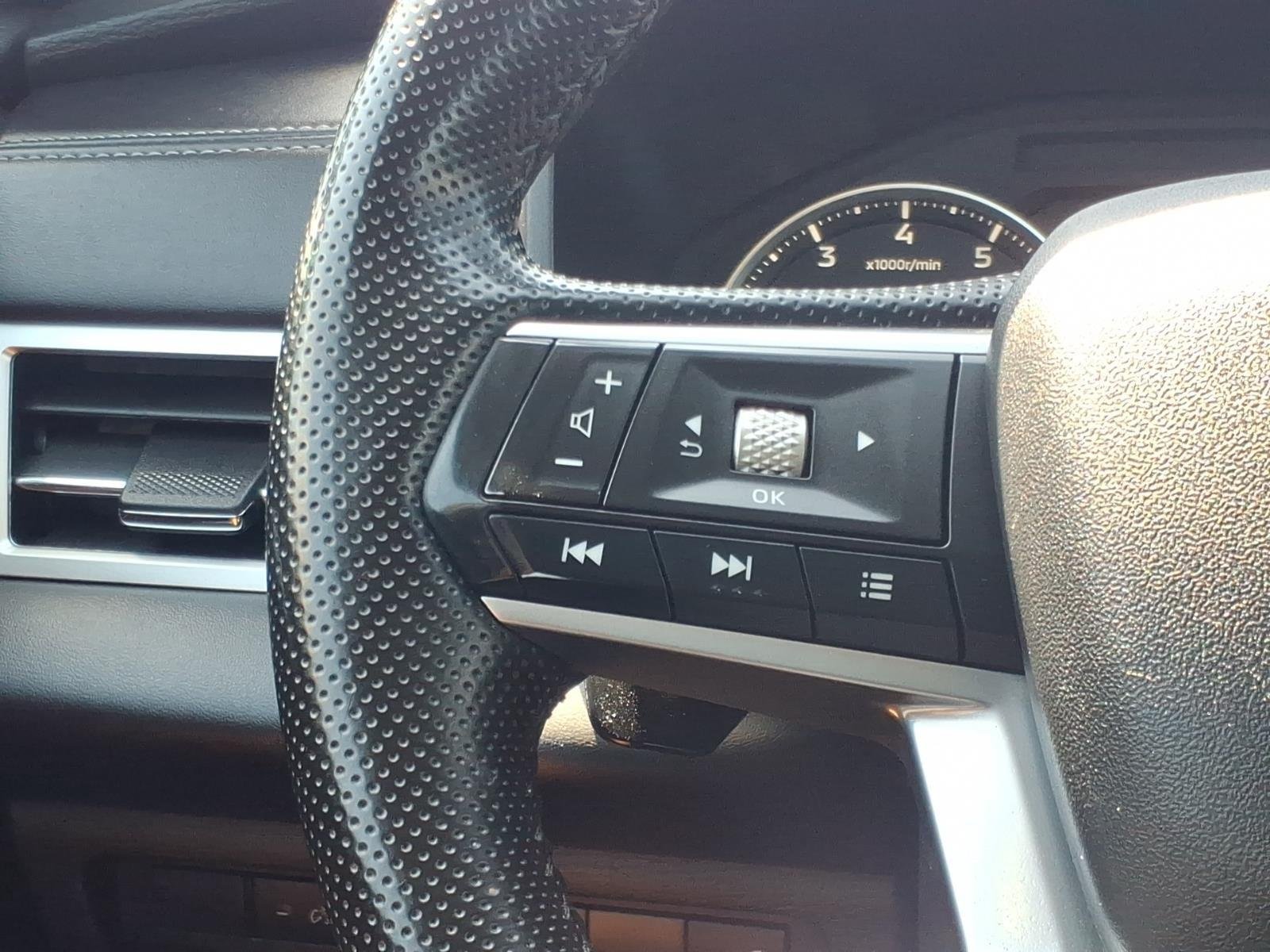 Used 2025  Mitsubishi SE image 27
