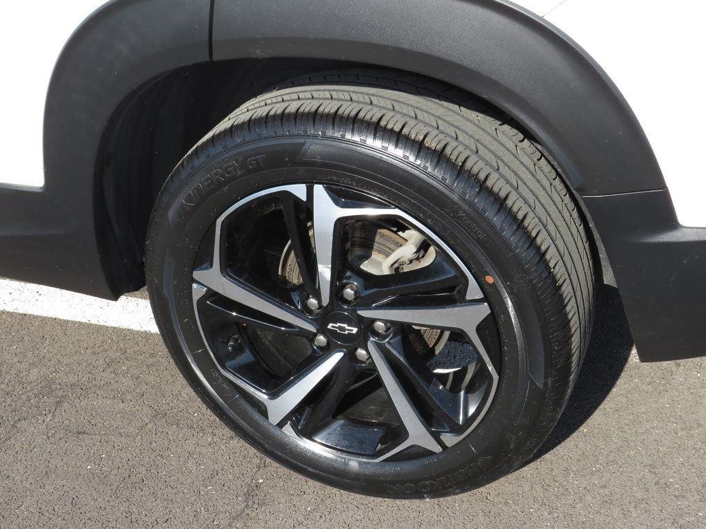 Used 2022 Summit White Chevrolet RS image 18
