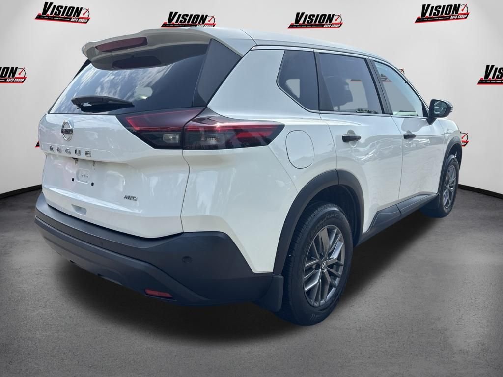 Used 2021 White Nissan S image 5