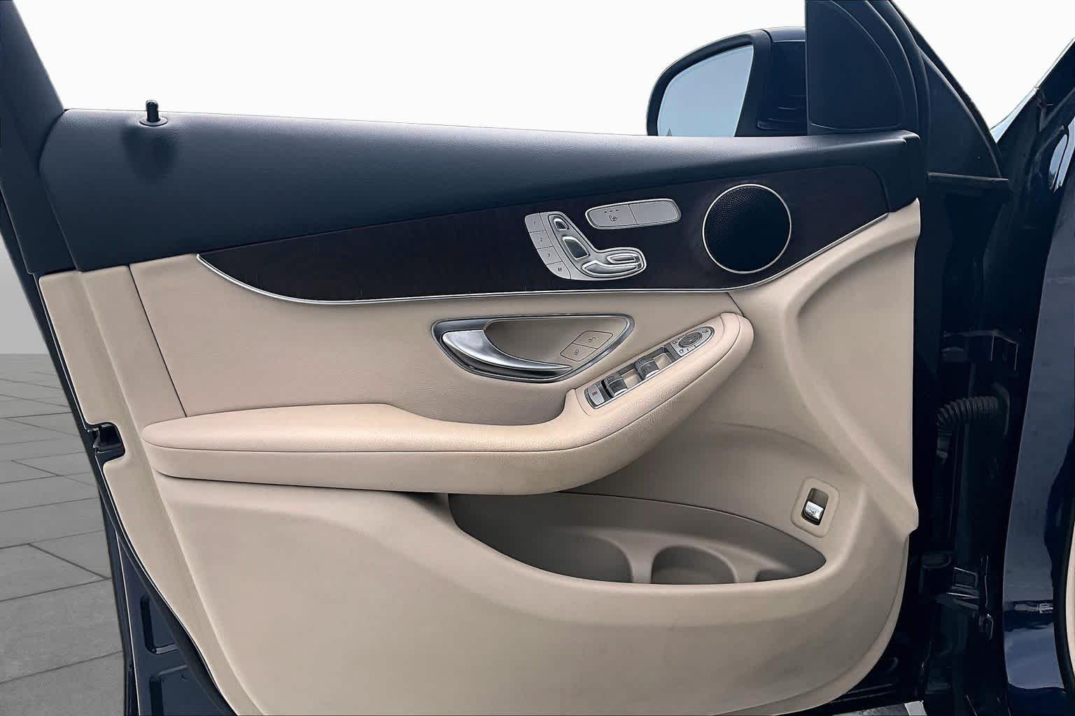 Used 2018 Lunar Blue Metallic Mercedes-Benz GLC 300 image 22