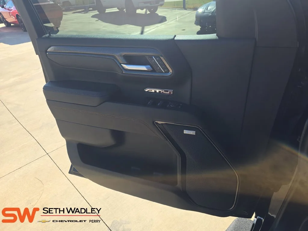 Used 2025 Onyx Black GMC AT4 image 27