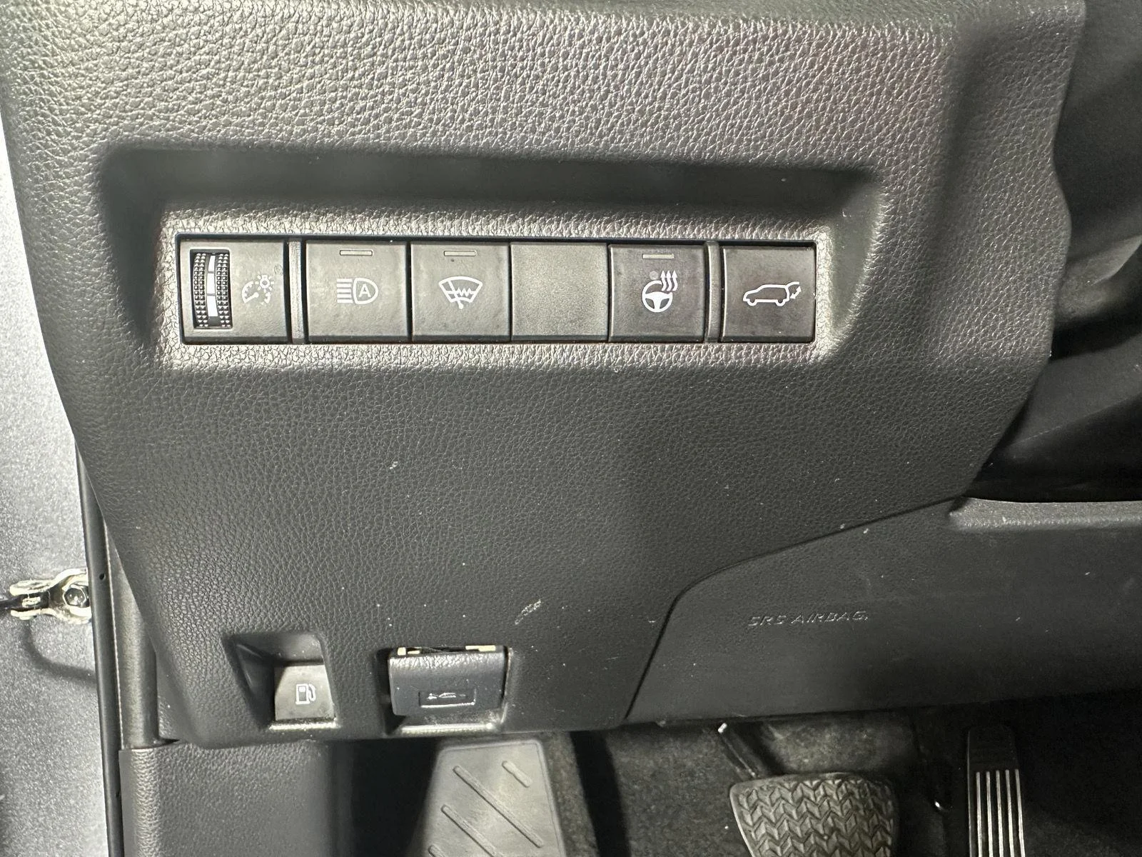 Used 2022 Magnetic Gray Metallic Toyota SE image 31