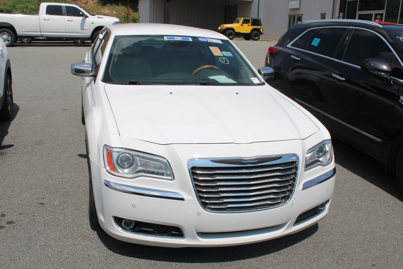 Used 2014 Bright White Clearcoat Chrysler 300C image 2