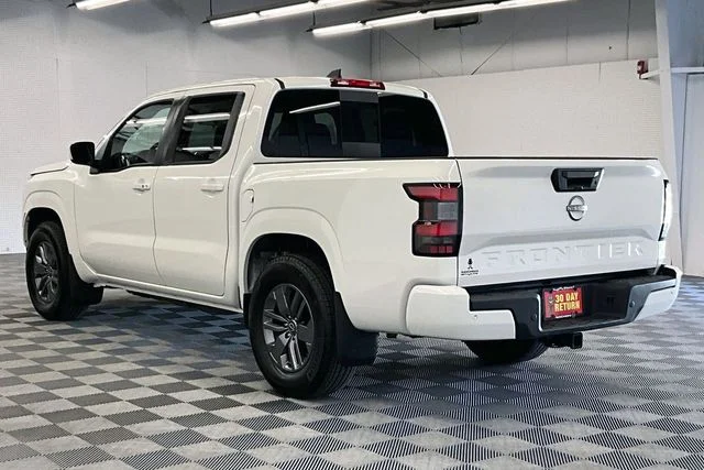 New 2026 Glacier White Nissan SV image 4
