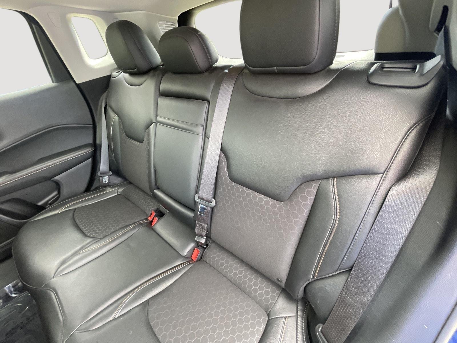 Used 2018 Jazz Blue Pearlcoat Jeep Latitude image 4