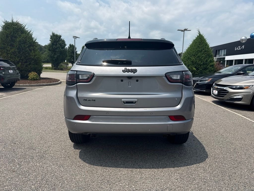 Used 2023 Silver Jeep Limited image 4