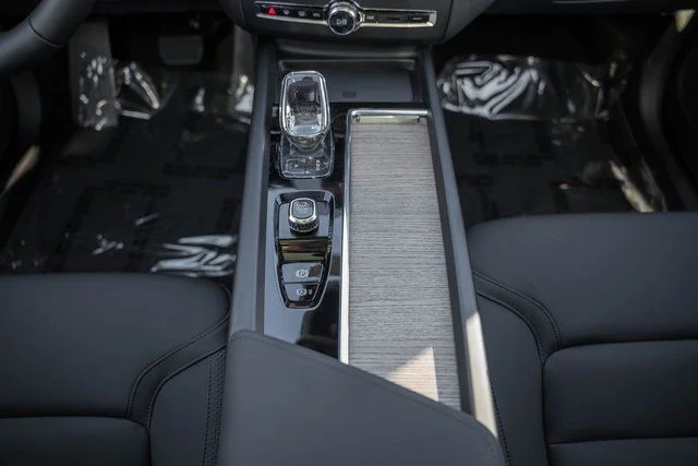 2026 Volvo XC60 Plus - Photo 28