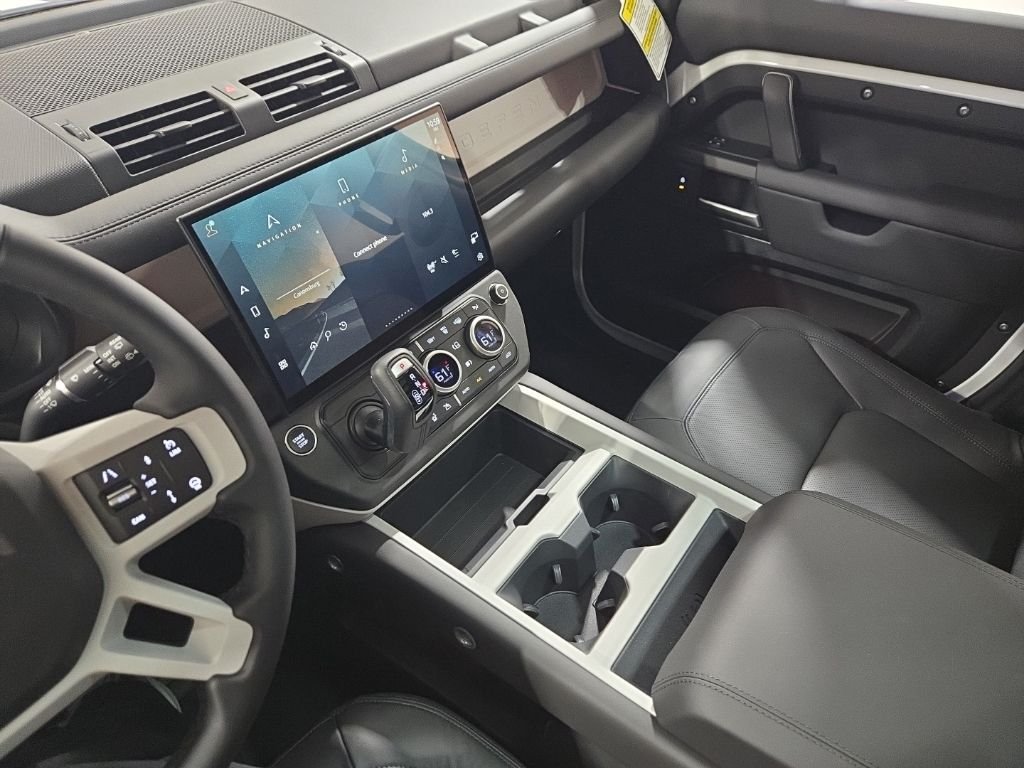 New 2026 Fuji White Land Rover X-Dynamic SE image 15