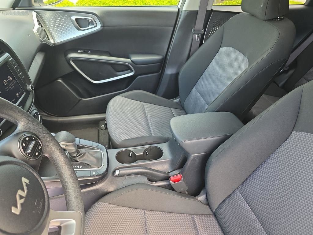 2025 Kia Soul LX - Photo 16
