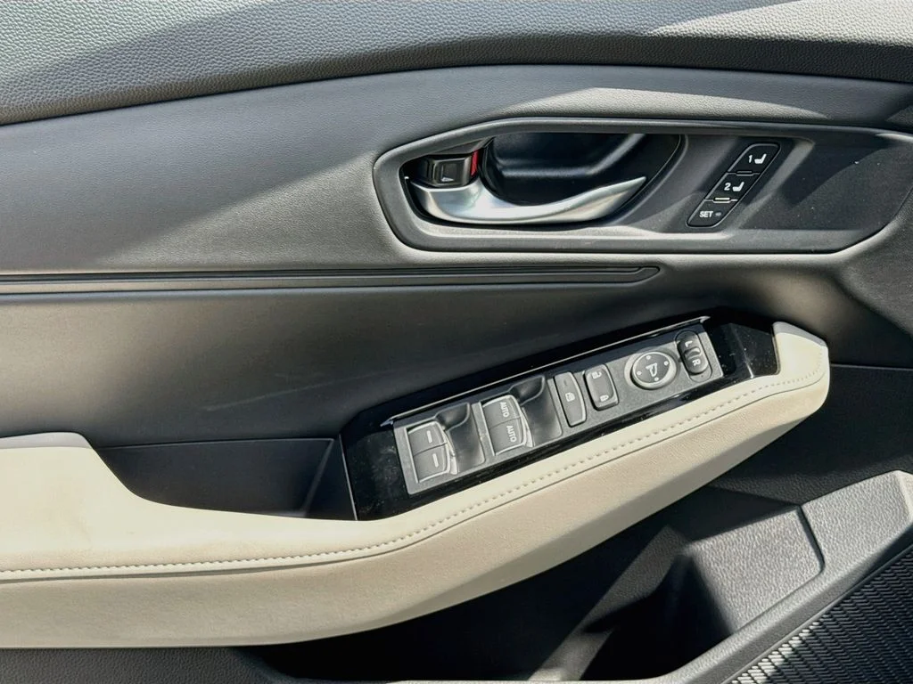 New 2026 Urban Gray Pearl Honda Touring image 23