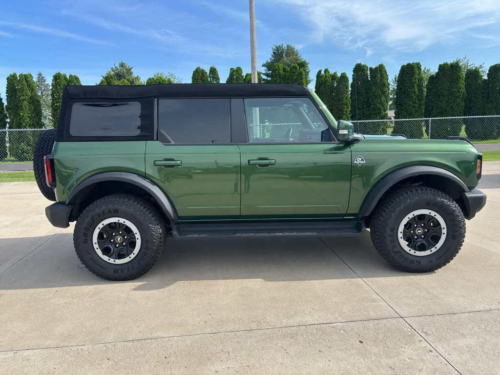 Used 2025 Eruption Green Metallic Ford Outer Banks image 4