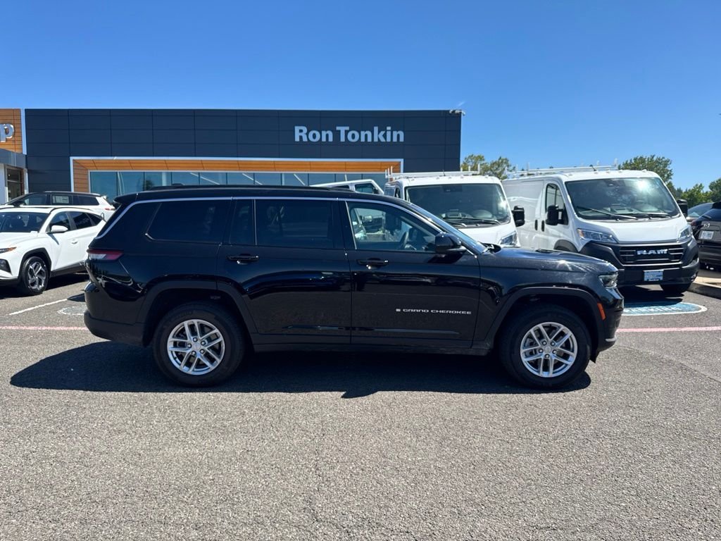 Used 2025 Black Jeep Laredo image 10