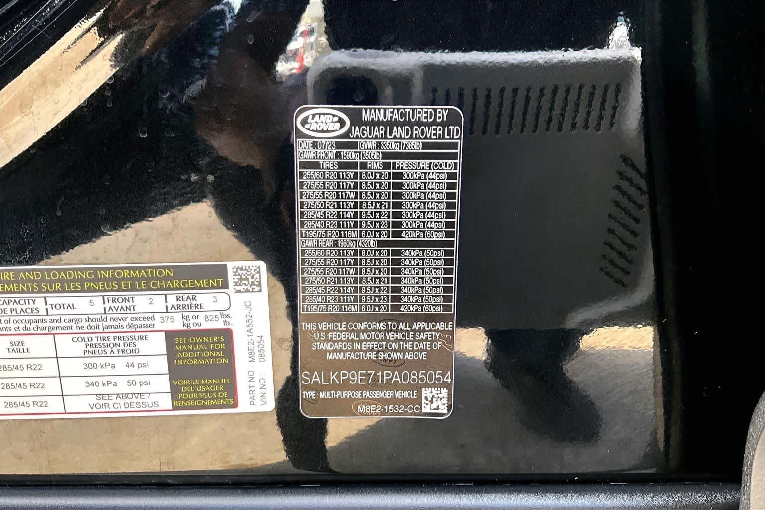 Used 2023 Santorini Black Metallic Land Rover SE image 36