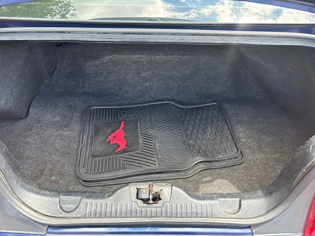 Used 2011 Blue Ford V6 Premium image 16