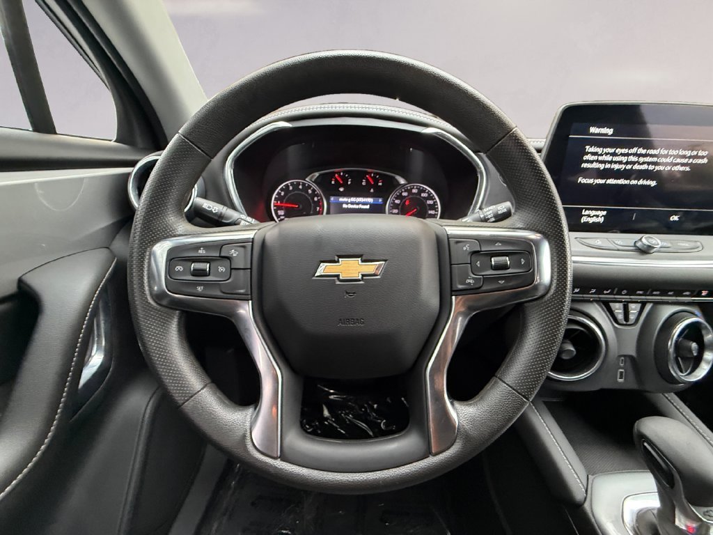 Used 2025 White Chevrolet LT image 13