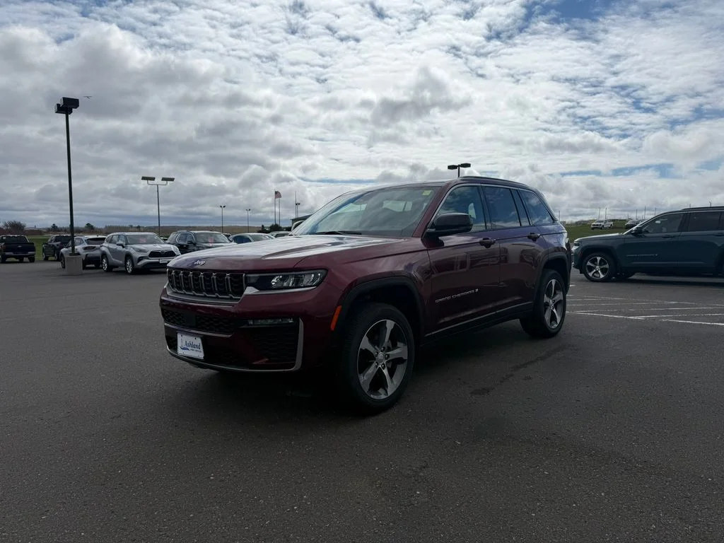 New 2026 Velvet Red Pearl-Coat Exterior Paint Jeep Limited image 8