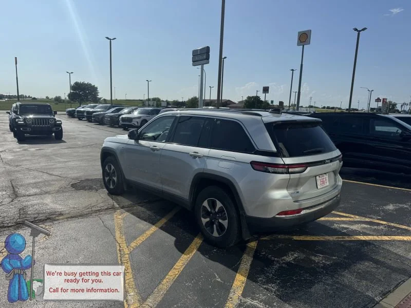 Used 2022 Silver Zynith Jeep 4xe image 3